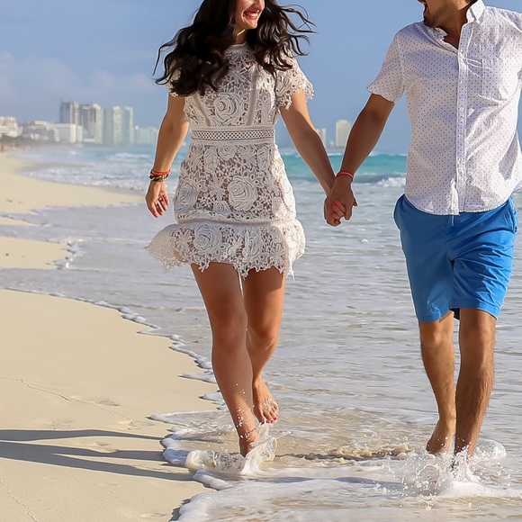 Dresses & Skirts - Gorgeous lacey dress size M